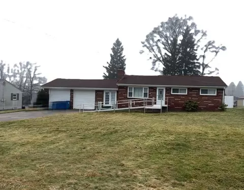 462 13th St, Campbell, OH 44405