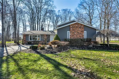 6458 Foxboro Dr, Mayfield Village, OH 44143