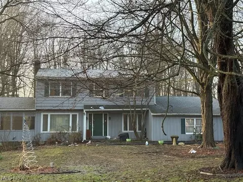 11801 Kenyon Dr, Hiram, OH 44234