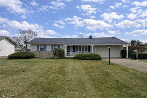 2257 Breezewood Dr, Austintown, OH 44515
