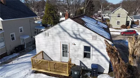 660 Hollibaugh Ave, Akron, OH 44310 photo 3