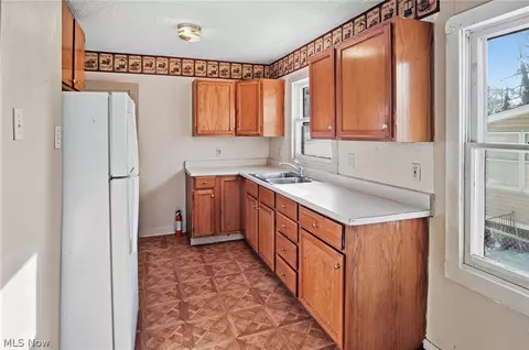660 Hollibaugh Ave, Akron, OH 44310 photo 6