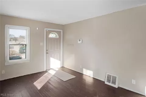 660 Hollibaugh Ave, Akron, OH 44310 photo 4