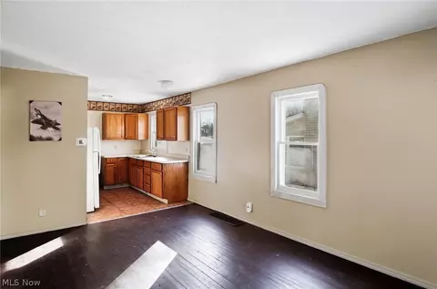 660 Hollibaugh Ave, Akron, OH 44310 photo 5
