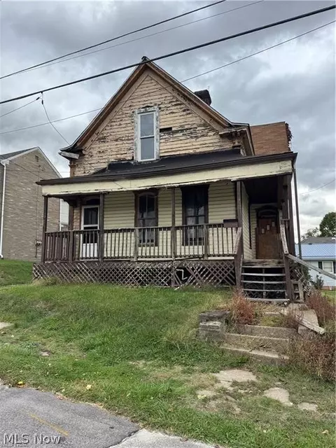 806 Carlisle St, Martins Ferry, OH 43935