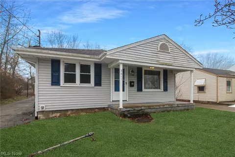 2617 Scheetz St, Youngstown, OH 44509