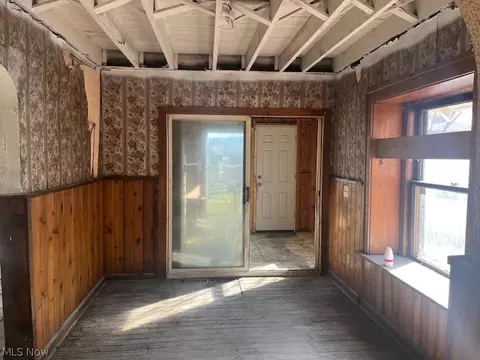 Entry Way - 973 Nevin St, Akron, OH 44310 photo 2 of 7