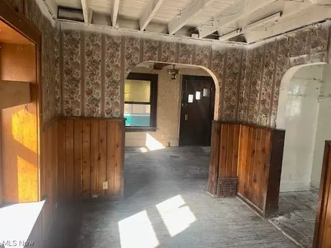 Entry Way - 973 Nevin St, Akron, OH 44310 photo 3 of 7