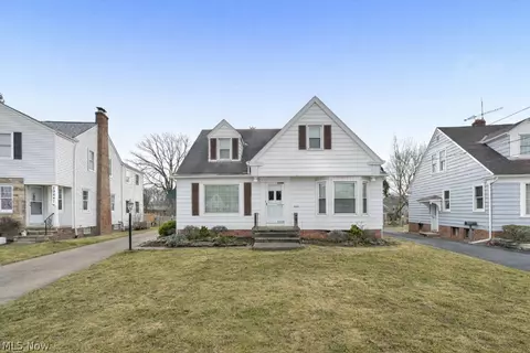 20857 Fairpark Dr, Fairview Park, OH 44126