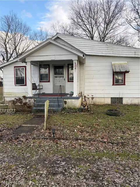 227 Bridge St, Duncan Falls, OH 43734