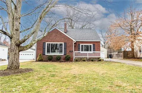 388 Crestwood Ave, Wadsworth, OH 44281