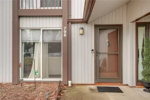 798 Pipes Ct #1605, Northfield, OH 44067