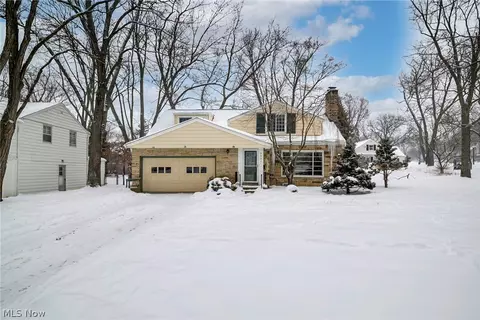1531 Burlington Rd, Cleveland Heights, OH 44118