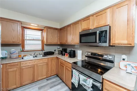 Kitchen - 325 E 244th St, Euclid, OH 44123 photo 3 of 5