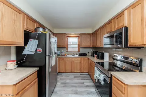 Kitchen - 325 E 244th St, Euclid, OH 44123 photo 2 of 5