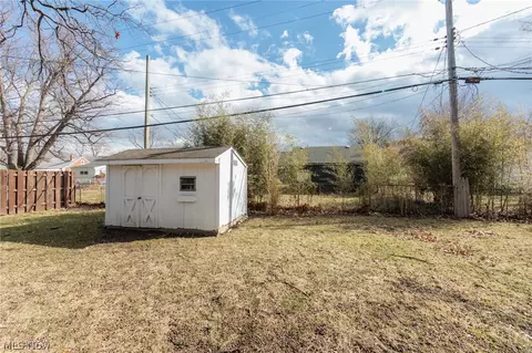 Exterior - 325 E 244th St, Euclid, OH 44123 photo 6 of 9