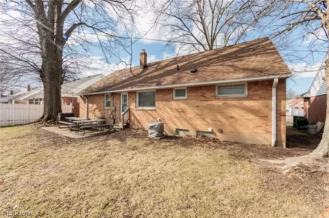 Exterior - 325 E 244th St, Euclid, OH 44123 photo 7 of 9