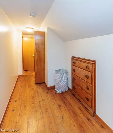 Entry Way - 325 E 244th St, Euclid, OH 44123 photo 5 of 7