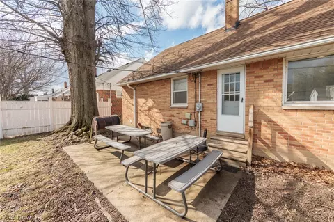 Exterior - 325 E 244th St, Euclid, OH 44123 photo 4 of 9