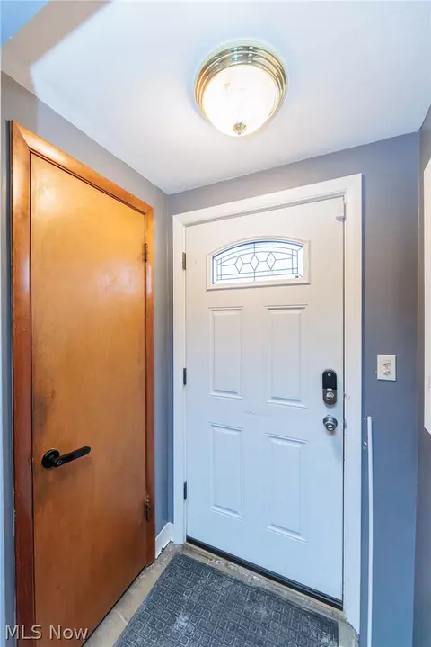 Entry Way - 325 E 244th St, Euclid, OH 44123 photo 1 of 7
