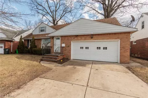 Exterior - 325 E 244th St, Euclid, OH 44123 photo 8 of 9