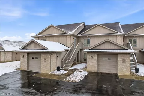 574 Lakeview Blvd, Lake Milton, OH 44429