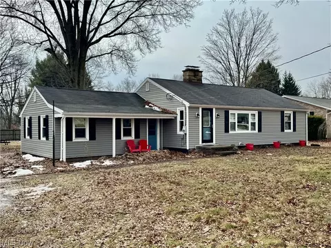 1068 Ivy St NW, North Canton, OH 44720