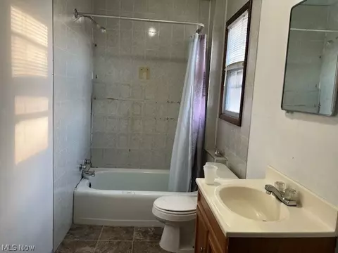 Bath - 202 Walton Ave, Barnesville, OH 43713 photo 3 of 3