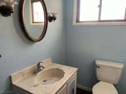 Bath - 202 Walton Ave, Barnesville, OH 43713 photo 2 of 3