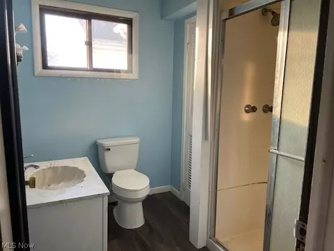 Bath - 202 Walton Ave, Barnesville, OH 43713 photo 1 of 3