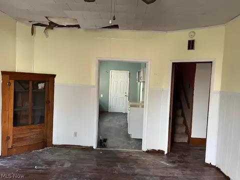 Entry Way - 202 Walton Ave, Barnesville, OH 43713 photo 3 of 6