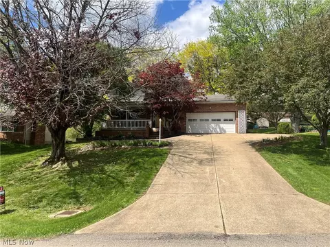 2755 Stanway Dr, Zanesville, OH 43701