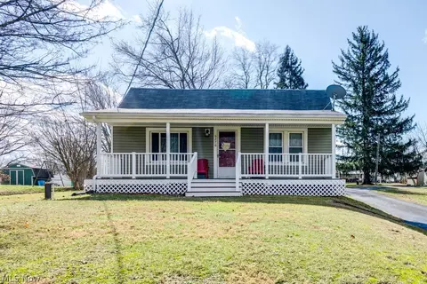 6276 Apple St, Louisville, OH 44641