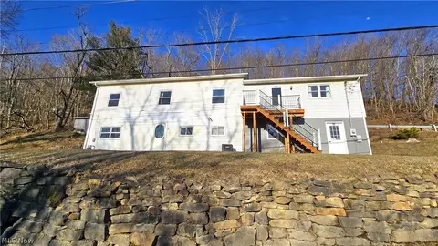 30 Commerce St, New Cumberland, WV 26047