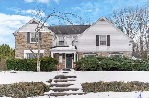 925 Colonial Dr, Youngstown, OH 44505