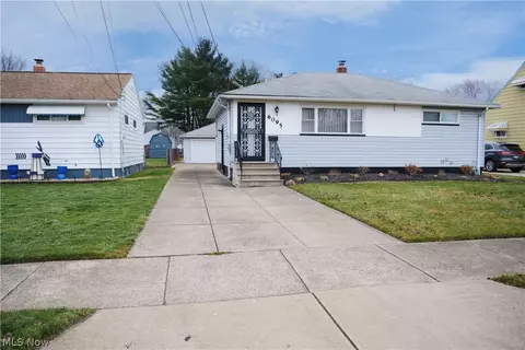 6095 Stark Dr, Brook Park, OH 44142