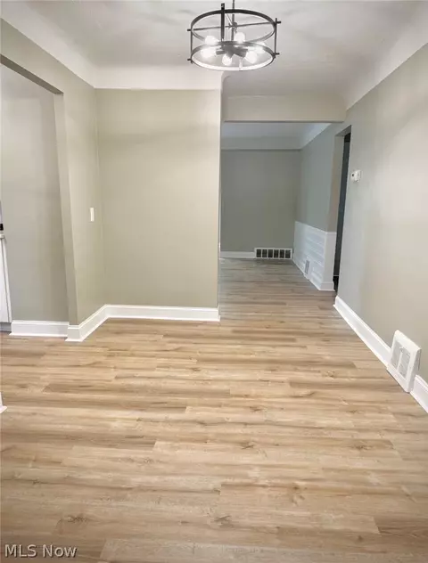 427 E 275 St, Euclid, OH 44132 photo 9