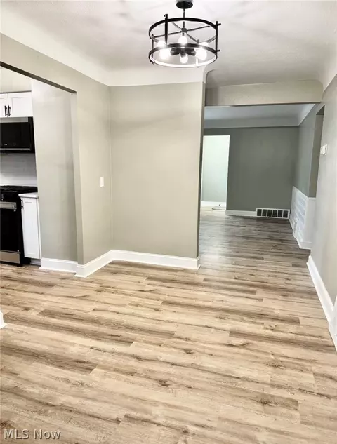 427 E 275 St, Euclid, OH 44132 photo 8