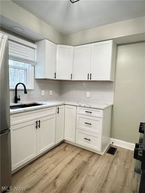 427 E 275 St, Euclid, OH 44132 photo 15