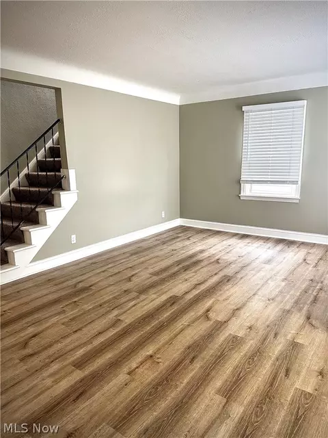 427 E 275 St, Euclid, OH 44132 photo 5