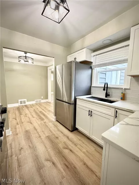 427 E 275 St, Euclid, OH 44132 photo 13