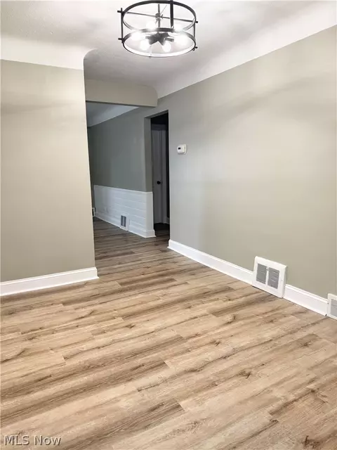 427 E 275 St, Euclid, OH 44132 photo 10