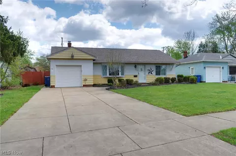 6751 Oakwood Rd, Parma Heights, OH 44130