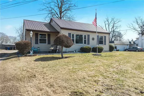 136 Minnesota Ave, Ashtabula, OH 44004 photo 3