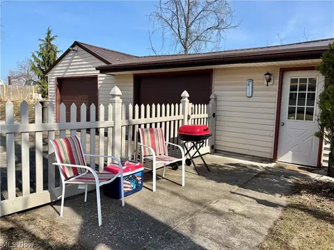 136 Minnesota Ave, Ashtabula, OH 44004 photo 6