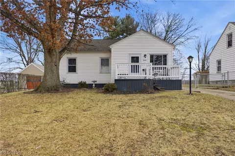7459 Westview Dr, Youngstown, OH 44512 photo 1