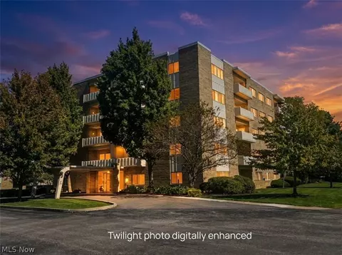 2089 Wooster Rd #43, Rocky River, OH 44116
