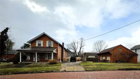 4 N Butler Ave, Niles, OH 44446