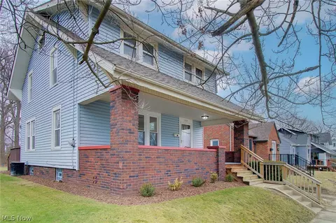 152 E Mill St, Alliance, OH 44601 photo 2