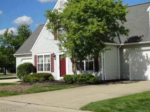 24690 Thicket Ln #32, Olmsted Falls, OH 44138